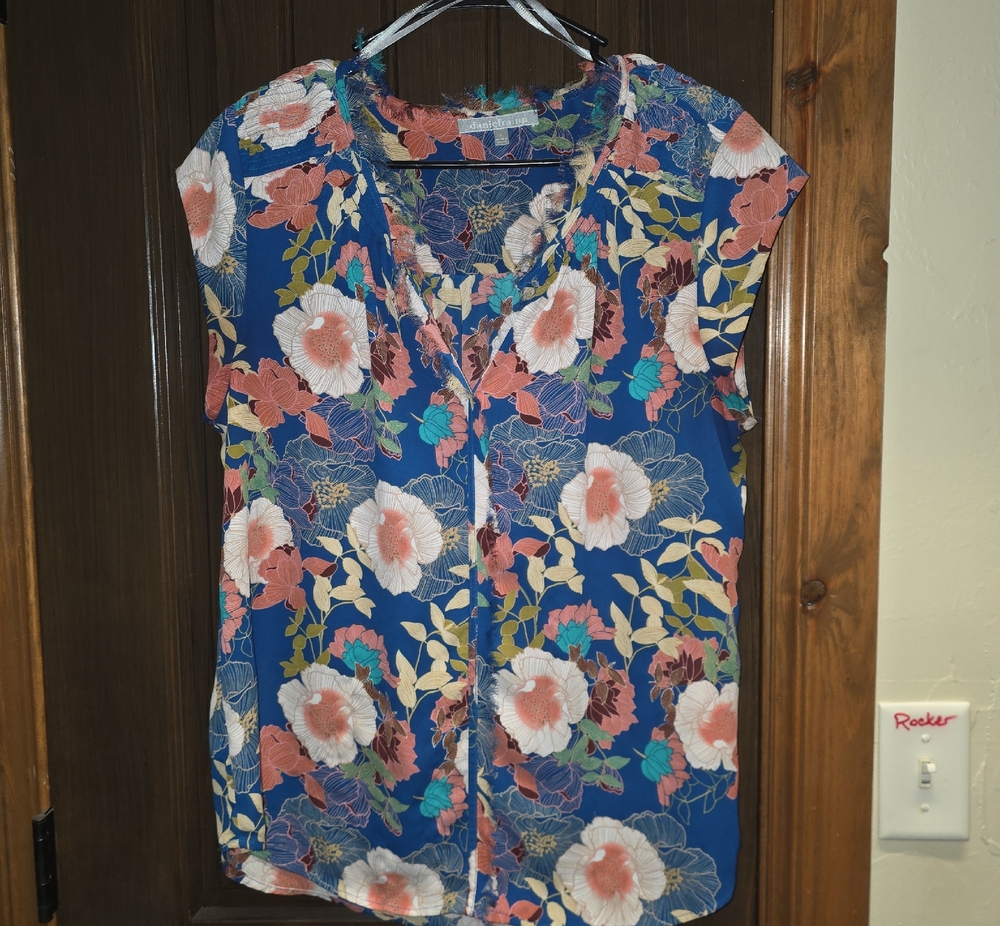 Daniel Rainn Floral V-Neck Cap Sleeve Top in Blue and Coral
